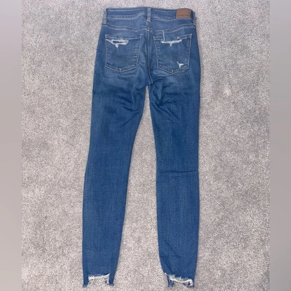 American Eagle Outfitters Women's Dark Blue Ripped Skinny Jeans - Picture 2 of 3